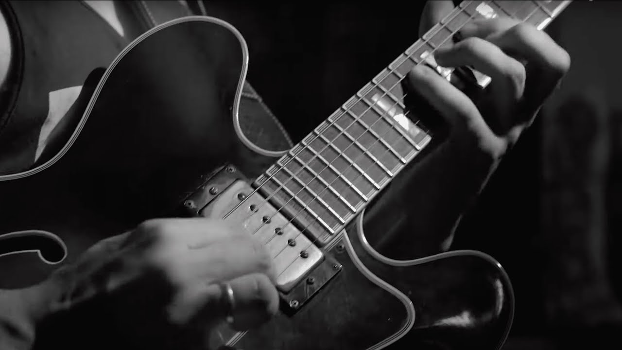 Attila Muehl - On the Run (Official Music Video)