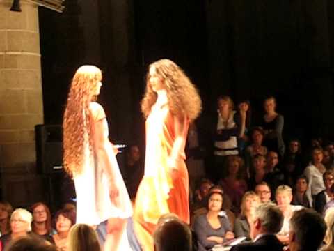 Modeshow lopen. Artemis voor Iris van der Linden