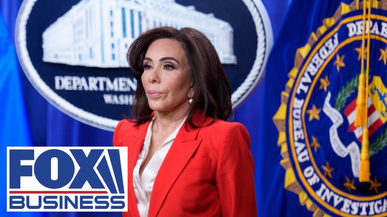 Pirro briefs press on DOJ investigation into Fed chair
