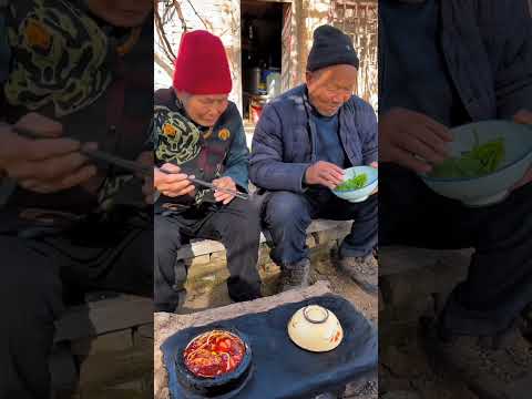 Hambúrguer chinês ao ar livre, pratos vegetarianos de panela quente