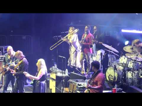 Tedeschi Trucks Band ft. Trey Anastasio- The Seeker 9-29-23 Madison Sq.Garden, NYC