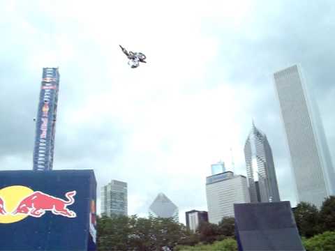red bull high rise chicago ronnie renner sets new record 4 highest freestyle mx jump