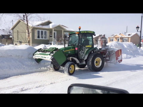 Déneigement John deere 4720 snow removal
