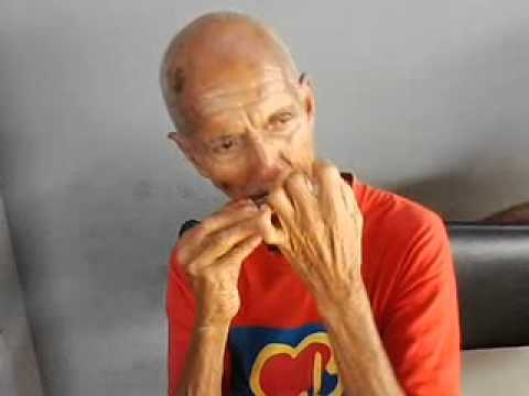 joaquim marcha ré tocando gaita no posto ipiranga