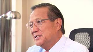 Água contida em garrafa de plástico pode conter partículas do material