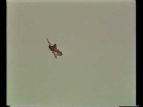 Adam Gul / Petter Röds sista flygning från F 18 Tullinge