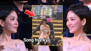 Download lagu “SONG HYE KYO Surprise Entrance at Blue Dragon Awards BREAKS THE INTERNET! 😭🔥” mp3 Download lagu “SONG HYE KYO Surprise Entrance at Blue Dragon Awards BREAKS THE INTERNET! 😭🔥” mp3