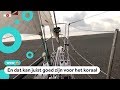 Gigantische grijze steenmassa drijft door Stille Oceaan