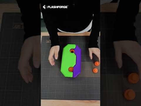 Who can play with this big gravity knife with one hand? Let me know in the comments