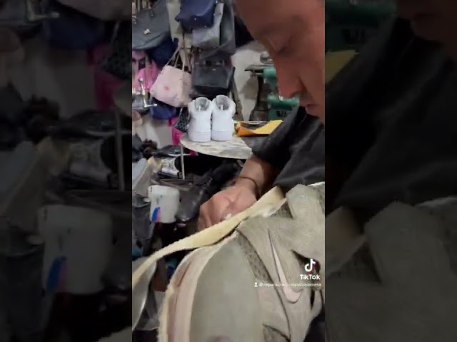 Vídeo relacionado con WOWEI Zapatillas de Baloncesto para Niños Moda Calzado de Baloncesto para Niño Zapatillas Aire Libre Deportivas Calzado Deportivo para Correr Ligeras Zapatos de Running (CXB-A28, 34EU)