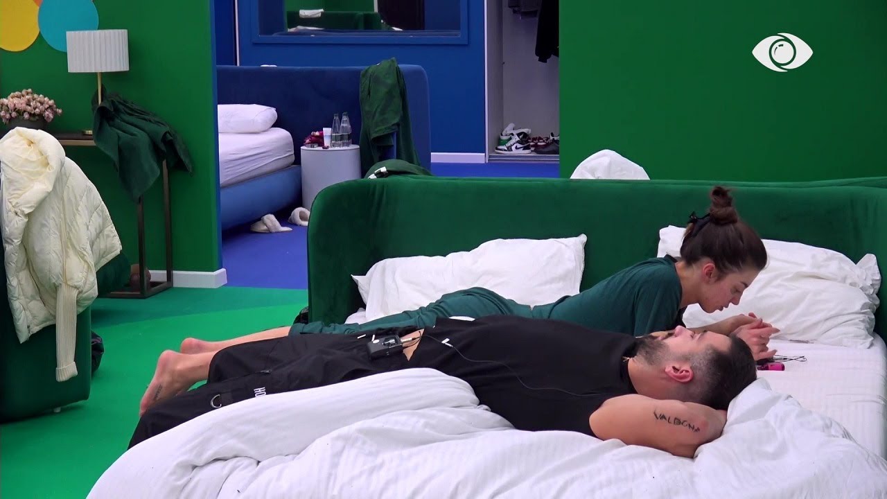 “Gjestet që ti bën...”/ Loredana diskuton me Jozin në krevat - Big Brother Albania VIP 4