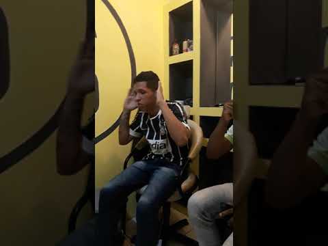 Mc clay mandando uma rima na hora