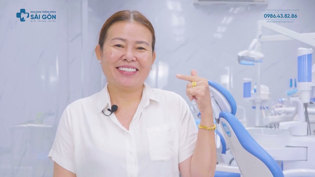 Bọc răng sứ Cercon HT 16 răng cô Thùy Trang tự tin cười tươi đón Tết