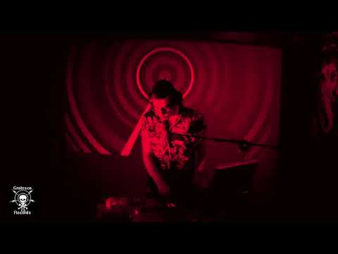Dr. Grotesco Live. "Tiga Want Me" Remix 3/4.