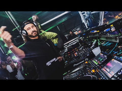 Bob Sinclar dropping Nic Fanciulli's remix of 'For The Same Man' by B Beat Girls at Dalt Vila, Ibiza