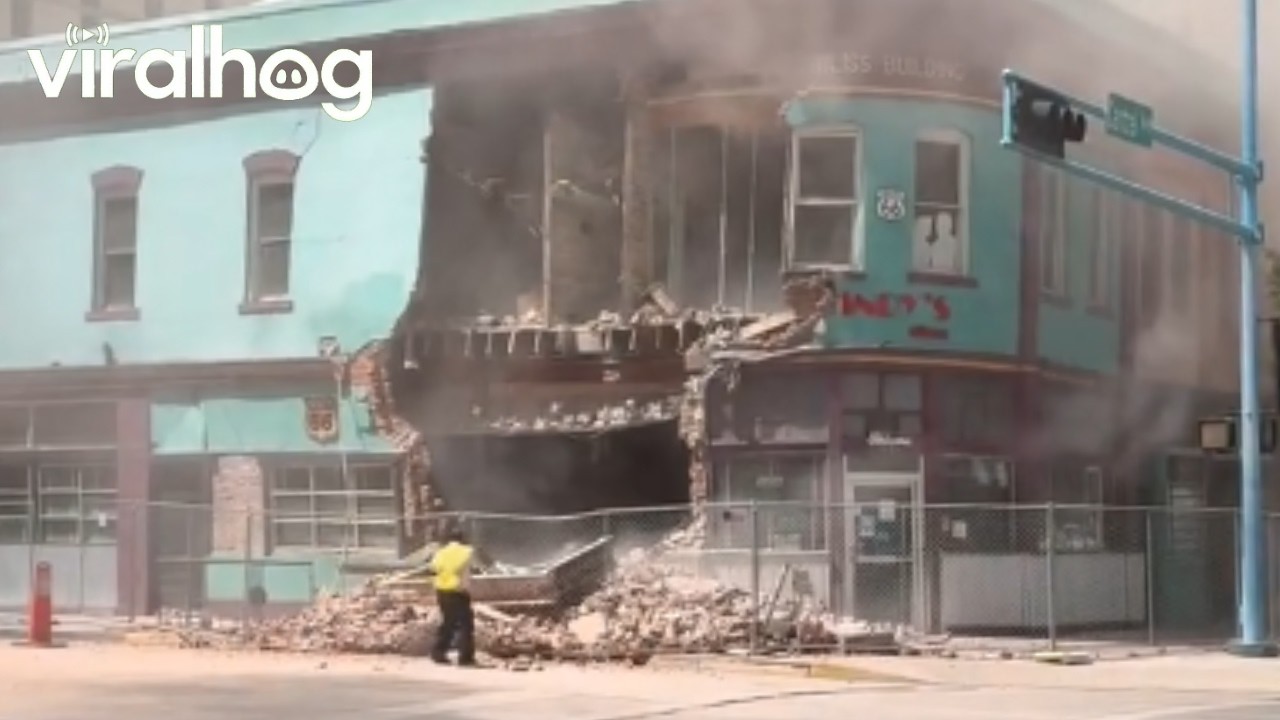 Historic Restaurant in Albuquerque Suffers Partial Collapse || ViralHog