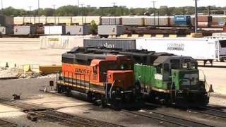 preview picture of video 'Locomotives at Burlington Northern / Santa Fe Yard, Cicero, Illinois'