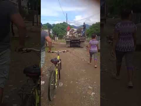 Trabajadores del Deporte en #Imías, #Guantánamo, participan  en jornada de limpieza e higienización.