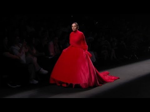 El estilo femenino de Datuna en la pasarela madrileña