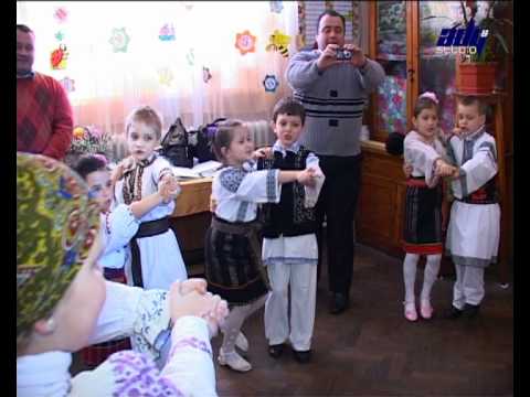 Dansuri populare - Serbare 8 Martie 2011 - clasa 1B - Sc. gen. nr. 3 - Falticeni