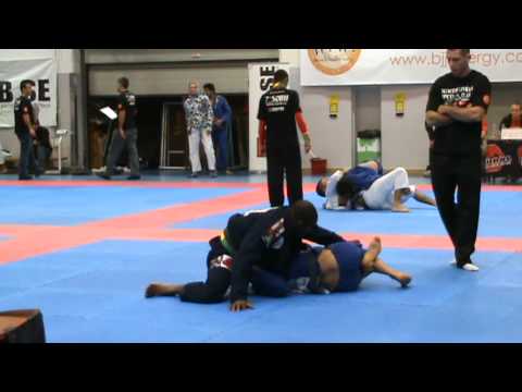Alan do Nascimento vs Marco Canha Black Belt Open Sobjj 2009.MPG