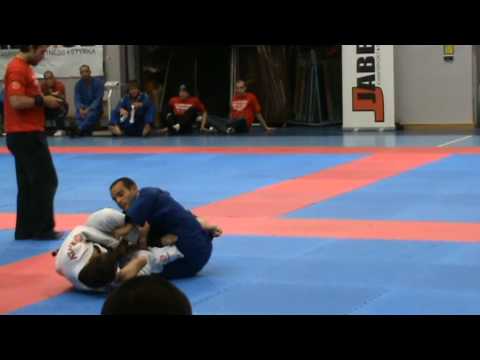 Marco Canha vs wellington megaton Sobjj 2009 black belt open.MPG