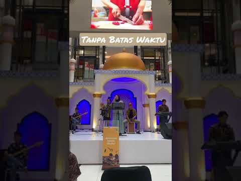 Tanpa Batas Waktu - Ade Govinda feat Fadly Padi (at Tangcity Mall)