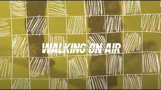 Kadr z teledysku Walking On Air tekst piosenki PG Roxette