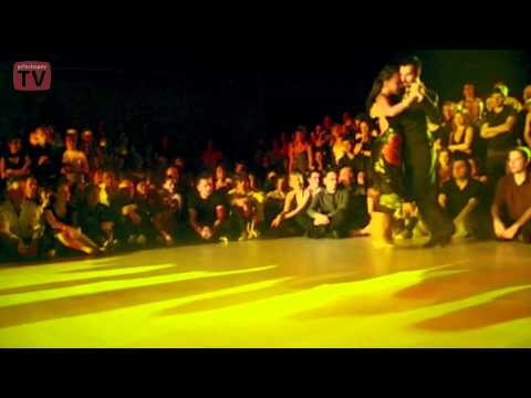  Javier Rodriguez  and  Virginia Pandolfi  are  dancing  to  the  milonga  "  La Cicatriz  "