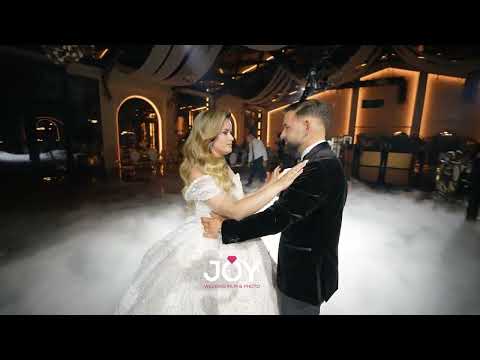 Hyrja madheshtore e ciftit ne salle