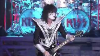 KISS - Shock Me/Outta This World + Tommy &amp; Eric Jam [Tokyo 2013]