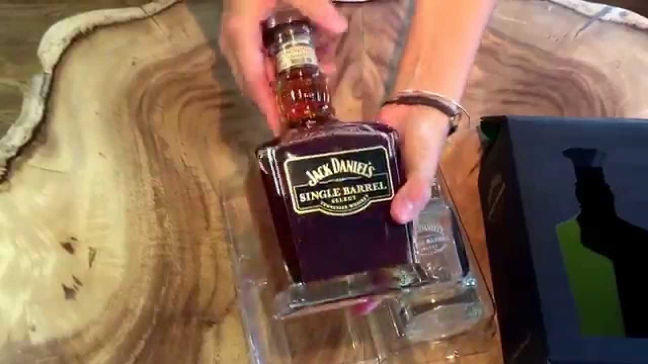 Jack Daniel's Single Barrel Gift Set with 2 Glasses