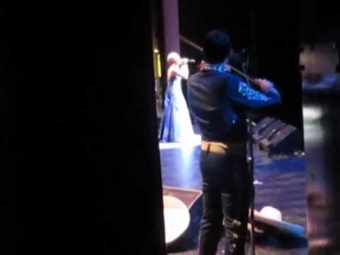 Susie Garcia "Esa Guerita" sings "Hay Amores"