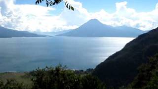 preview picture of video 'Guatemala, volcano San Pedro, Lago de Atitlán 11'