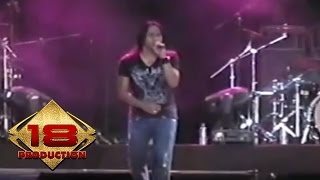 Download lagu Element - Cinta Sejati (Live Konser Kota Baru 29 April 2006) mp3