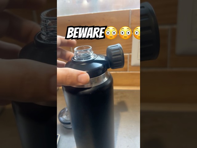 Vídeo relacionado con YETI Rambler Bottle Chug, Vacuum Insulated Stainless Steel Bottle with Chug Cap, Black, 36 oz (1065 ml)