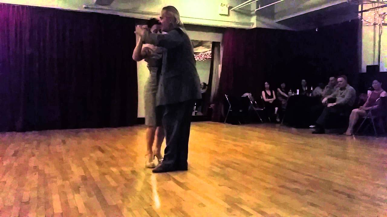 Argentine tango: Oscar Casas & Ana Miguel - Tango Negro (lyrics)