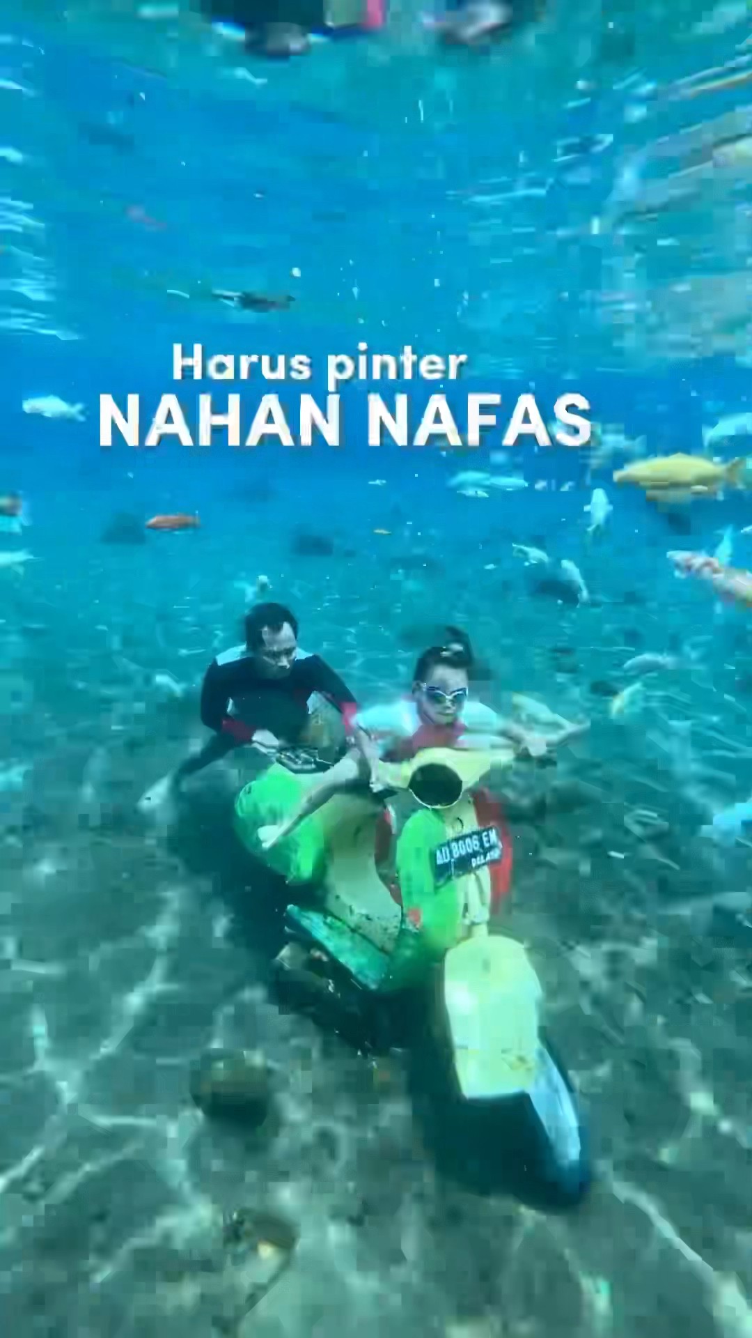 Nahan napas demi foto yang Instagramable di Umbul Ponggok! Siapkan diri untuk seru-seruan di bawah air! 📸💦