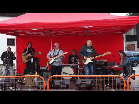 BUTY : ,,Demáček ,,