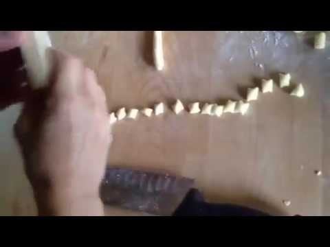 how to make malloreddus (Sardinian gnocchi, handmade pasta)