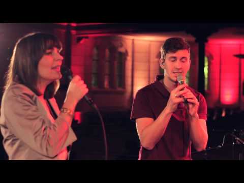 Wij trekken in een lange stoet - Sela