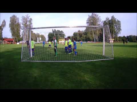 Gra bramkarza podczas meczu KS Burza Borowa Wieś - Sparta Zabrze. Orliki