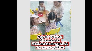 Ngày thứ 17 Bé Min đi học mẫu giáo |Bé Min ngồi ăn bún riêu ngon lành còn các bạn ngồi khóc ròng