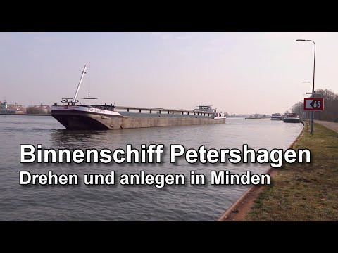 Binnenschiff Petershagen - Drehen und anlegen in Minden