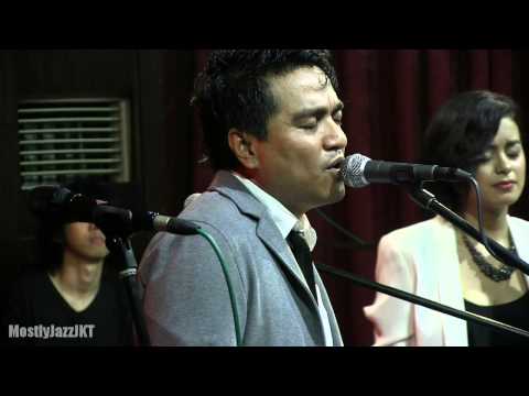 Adriana OST Launching by Indra Lesmana ft. Eva Celia - Angels on My Side @ Mostly Jazz 30/11/13 [HD]