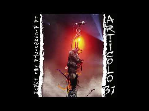 Video per il significato della canzone Senza dubbio di Articolo 31