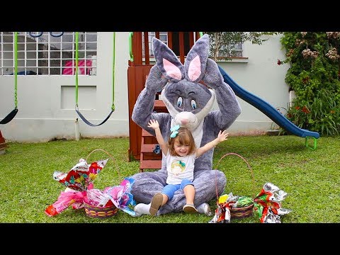 Caça aos ovos de páscoa com o coelho da páscoa no parquinho 2018 | Jéssica Godar e Laurinha e Helena