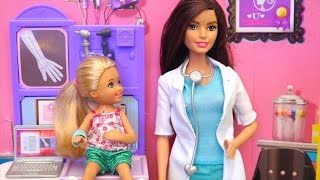 Chelsea Breaks Her Arm at the Park - Playmobil Playset and Barbie Toys and Dolls