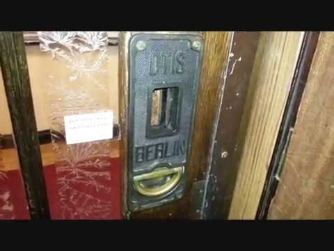 Otis - Aufzug, Baujahr 1914, modernisiert 2014, Ärztehaus in Berlin - Halensee