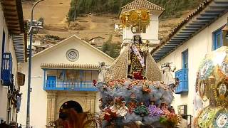 preview picture of video 'Virgen del Carmen de Paucartambo - Bendición en el Puente Carlos III: Fiestas del Cusco'